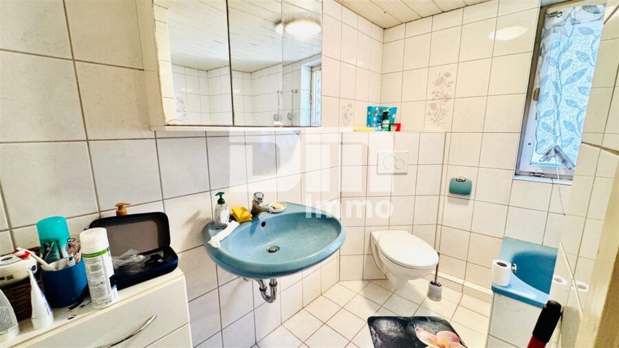 Charmantes Raumwunder in Birkenfelde: Historisches Fachwerk trifft auf solide Moderne - OG Bad Wanne